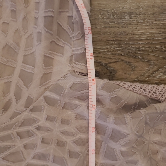 Buckle Red by BKE Boho Lace High Low Top Beige Nude Crochet Festival Large - Picture 13 of 16